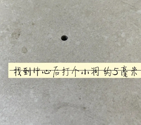 延安瓷砖空鼓维修公司专业解答在瓷砖铺贴过程中，如果砂料搅拌不均匀，将会带来以下问题