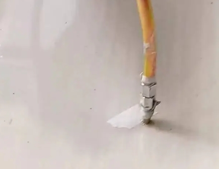 延安瓷砖空鼓维修公司专业解答在瓷砖铺贴过程中，如果使用的砂料过粗（如全部使用了粗砂），可能会导致以下问题