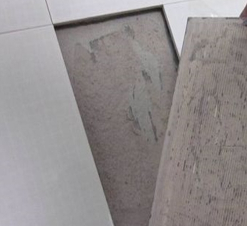 延安瓷砖空鼓维修公司分享瓷砖铺贴时如果打浆（即涂抹在瓷砖背面和基层上的砂浆或瓷砖胶）过少，会带来以下问题